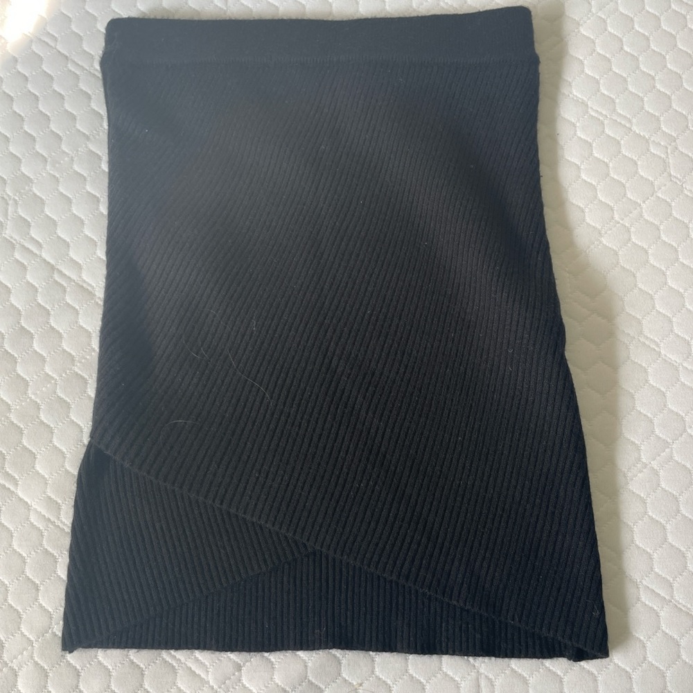 Good Condition Zara Elegant Black Women's Knit Skirt Size Small